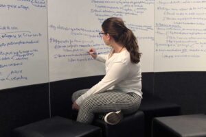 estudio-alumni-college