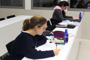 estudio-alumni-college