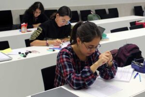 estudio-alumni-college