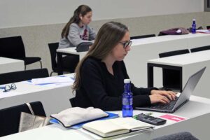 estudio-alumni-college