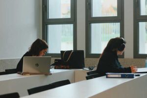 estudio-alumni-college