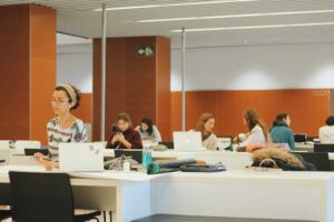 estudio-alumni-college