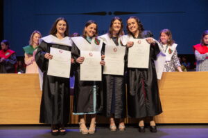 ACTO ACADÉMICO DE IMPOSICIÓN DE BECAS ALUMNI COLLEGE 8 20230211 024