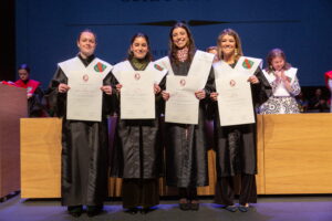 ACTO ACADÉMICO DE IMPOSICIÓN DE BECAS ALUMNI COLLEGE 23 20230211 026