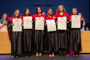 ACTO ACADÉMICO DE IMPOSICIÓN DE BECAS ALUMNI COLLEGE 11 20230211 033