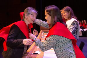 ACTO ACADÉMICO DE IMPOSICIÓN DE BECAS ALUMNI COLLEGE 19 20230211 044