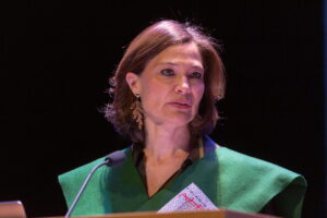 ACTO ACADÉMICO DE IMPOSICIÓN DE BECAS ALUMNI COLLEGE 13 20230211 066 scaled