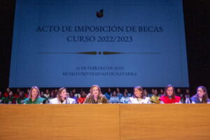 ACTO ACADÉMICO DE IMPOSICIÓN DE BECAS ALUMNI COLLEGE 15 20230211 069