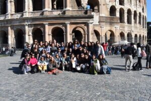 UNIV 2023: "LA PARADOJA DE LA FELICIDAD" 11 DSC 0328