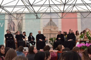 UNIV 2023: "LA PARADOJA DE LA FELICIDAD" 14 DSC 0512 scaled