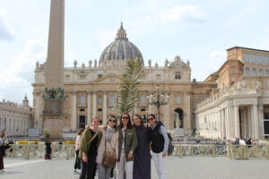 UNIV 2023: "LA PARADOJA DE LA FELICIDAD" 15 IMG 0381 scaled