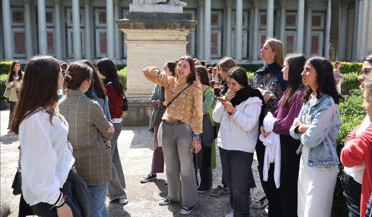 Carrusel colegio mayor goroabe alumni college 10